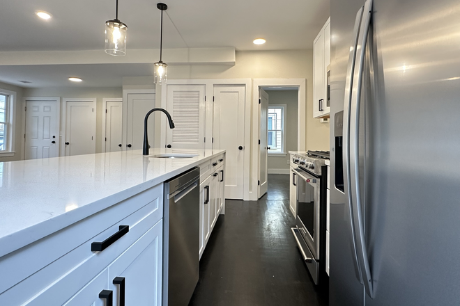 kitchen - **NO BROKERS FEE!!** Renovated 3 Bed / 2 Bath w/ LAUNDRY IN UNIT! Avail. 9/1/26!! Apartments