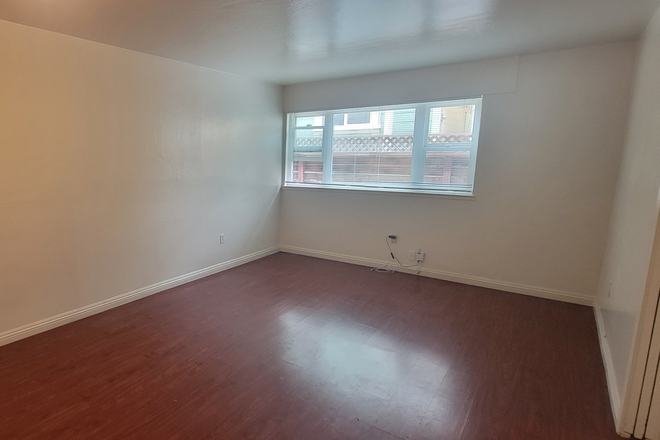 1 - This is a great 1-bdr right in the heart of Berkeley, a short walk from Downtown Berkeley BART