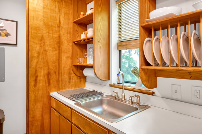 Kitchen - 2 Bedroom Townhouse located 15 minute walk from Franklin Street