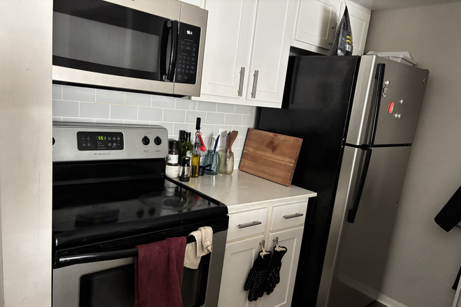 kitchen - 2x2 Available at Solis in Goldenrod Apartments