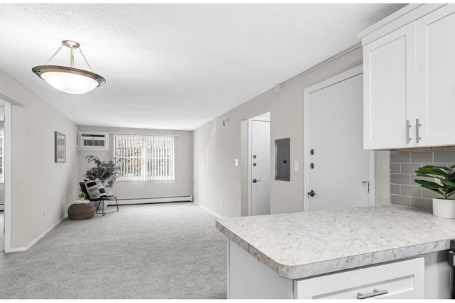 Living room - Sugarloaf Estates Apartments