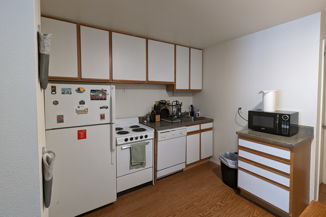 Kitchen - Timber Ridge Apartments, Close to East Campus and get to main campus in 5 minutes on the Stampede