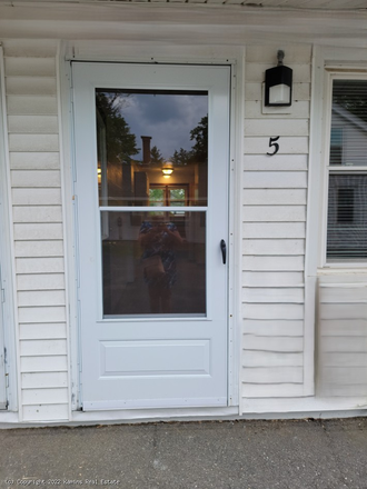 Exterior - 1039 North Pleasant Street (Campus Area) Apartments