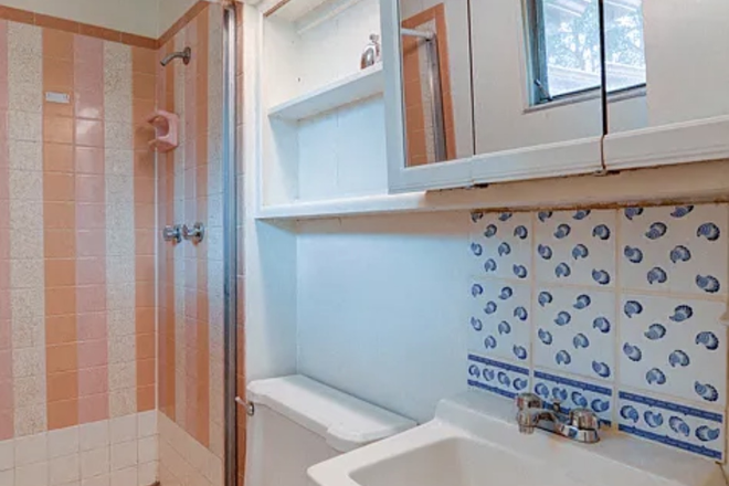 bathroom - FALL ‘26 SUBLEASER NEEDED! House
