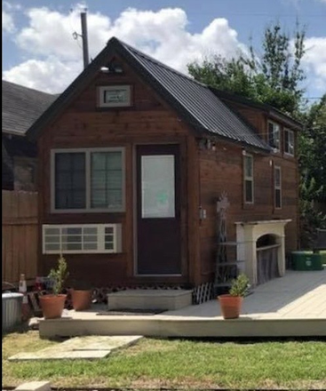 tiny house no shared walls, play music or video games without worrying about neighbors complaining about the noise - Tiny House All Bills Paid close to Rice University