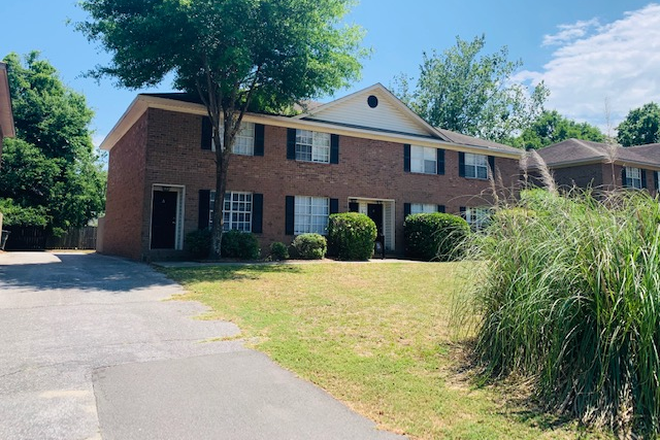 Exterior streetside - Creekpoint