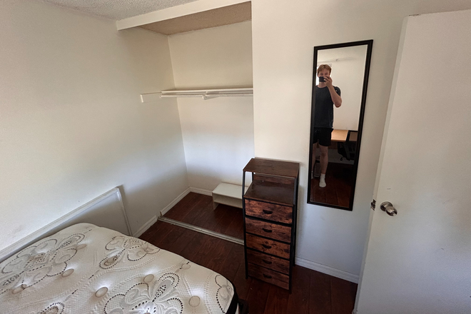 Bedroom for rent - 421 W Blaine st House