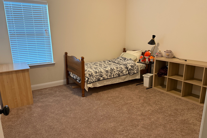 Bedroom B - Furnished Private Room with Bathroom. (Internet and utilities included, female only) Townhome