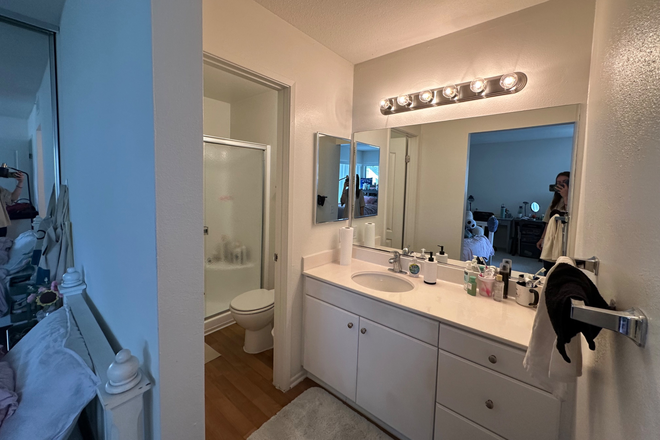 Shared bathroom - Turtle Rock Vista Apartments