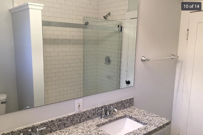 Bathroom - 3 bed/2 bath 15 minute walk to MUSC Apartments