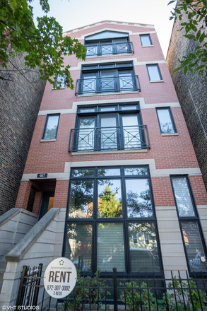 Front Building - Bright, Beautiful, Fully Renovated SPACIOUS 4BD/2 BATH Condo- 1 Block from WEST LOOP