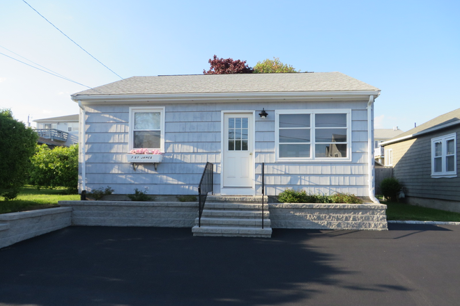 Exterior - 7 Saint James Road Narragansett, RI 02882
