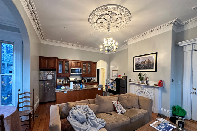 LIVING - NO BROKER FEE! STUNNING 4 BED/2 BATH! 9/1/26! Apartments