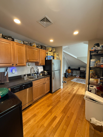 living - BEAUTIFUL, SPACIOUS 2 BED/2 BATH IN PRIME CHESTNUT HILL LOCATION!! 9/1/26! Apartments