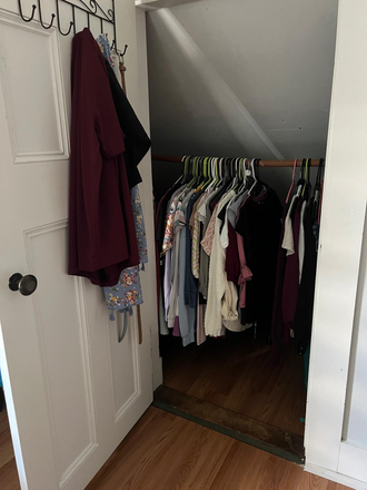 Room closet - Good Apartment close to North Campus