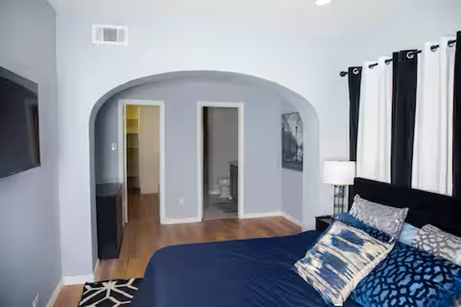 Bedroom with ensuite - Heart of Houston House