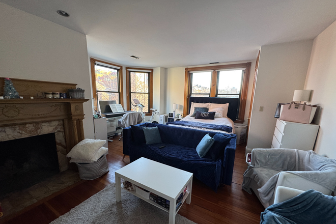 Bedroom - Back Bay Spacious Brownstone Corner Room Across the River from Campus (2 Student Roommates) Apartments