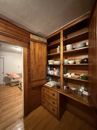 Kitchen (will be renovated over winter break) - Apartment next to campus