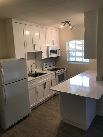 Kitchen - 1B/1B in Santona Condo Building Unit C18 - Fantastic Location-close to Campus and Publix