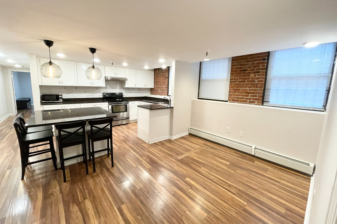 Kitchen - Hemenway St 4 Bed Fenway Apartments