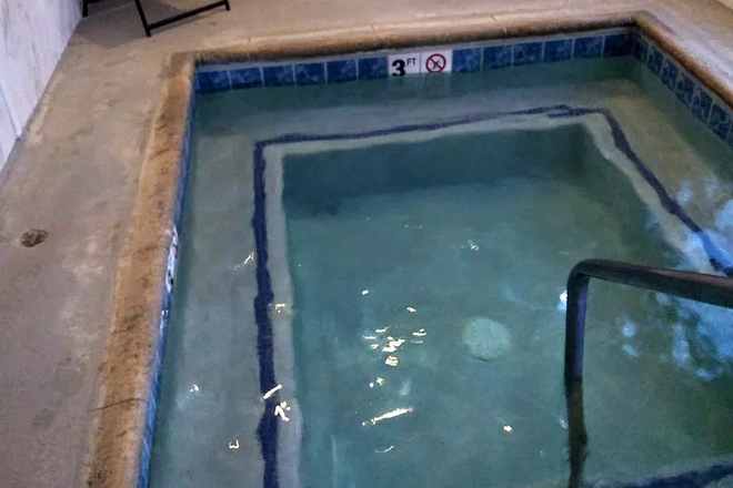 Hot tub - Granada Apartment 307, 2 beds, 1 bath, remodeled