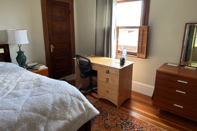 Smaller Bedroom - $1,000/$1,200/2 rooms available in 4-BR Berkeley house near Whole Foods, Ashby BART, (Berkeley)