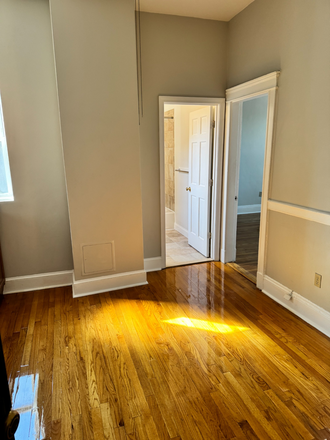 Call NOW for showings! 617-236-8550 - COMM AVE - PACKARDS CRNR *NO FEE* TRUE 2BR W/ LIVING RM, H&HW INC, LNDRY IN BLDNG AVAIL *1/1/2026* Apartments