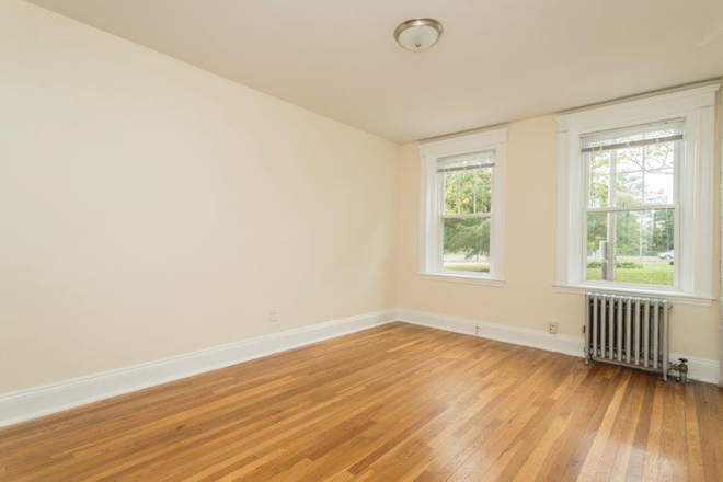 hubrealtyproperties.com - Exceptional studio with full kitchen, and heat included in the rent, on the B line T Apartments