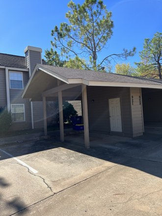 1 - 920 W. Parkway (2bed-2bath) Garden Condo $1300 JUNE