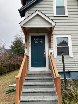 front entry - Barrington small house for rent