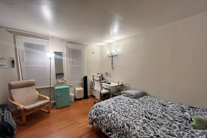 Bedroom - RENT NEGOTIABLE! MESSAGE FOR MORE PICTURES/INFO! Room on Irving St. a Block Away from UPenn Townhome