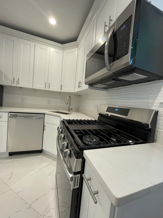Call NOW for showings! 617-236-8600 - RAYMOND AVE - *6/1/2027* GET A HEAD START ON NEXT YEAR'S APT - 4BR/2BA W/ LNDRY IN BLDNG, RNTL PRKNG