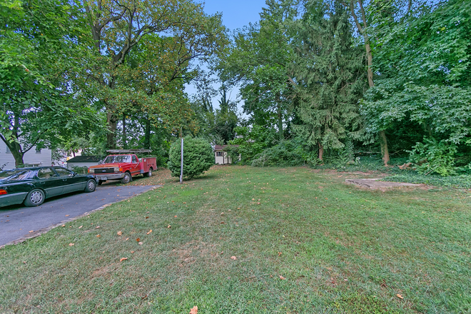 back yard - 9085 Autoville Drive: 5 bedroom, 5 bath house - walk to campus!