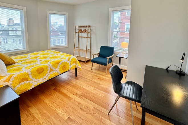 Bedroom - Hillside st 4 Bed Mission Hill Apartments