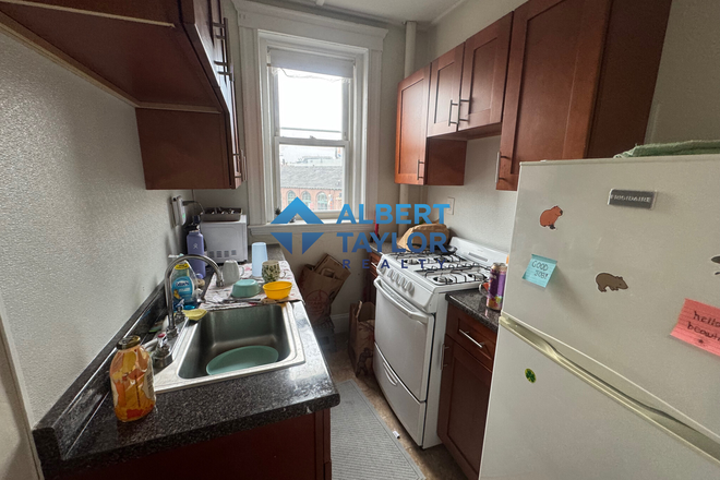 Kitchen - Cozy studio apartment near campus!! No Broker Fee!!