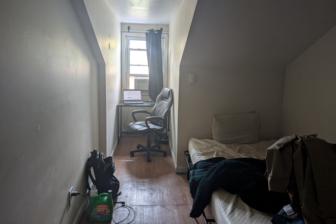 Bedroom - Single room home sublet, near campus in a lovely neighborhood