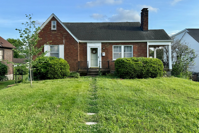 House view - Roommate needed for shared house close to campus