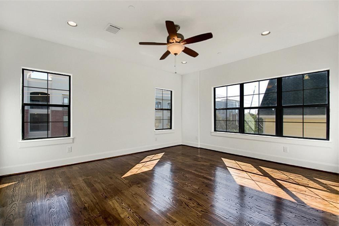 Game room/study area - 4 Bedroom Montrose Home Near Rice & UH