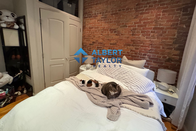 Bedroom - Spacious 1 Bedroom Near Campus!! Apartments