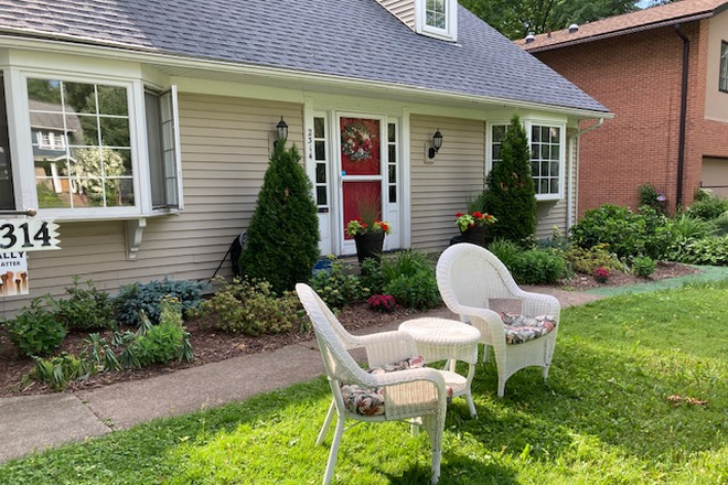 Main House - Cozy Furnished Studio Apartment