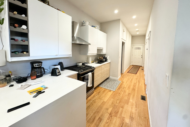 Kitchen - Newly Renovated 4 Bed 2 Bath on Grant St Apartments