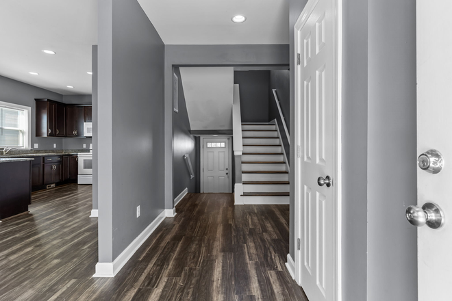 Entrance - Close to Campus House