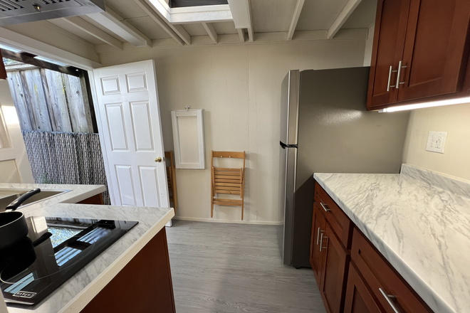 ADU kitchen - PrivRoom, all utilities incl, fully furnished, in-house laundry