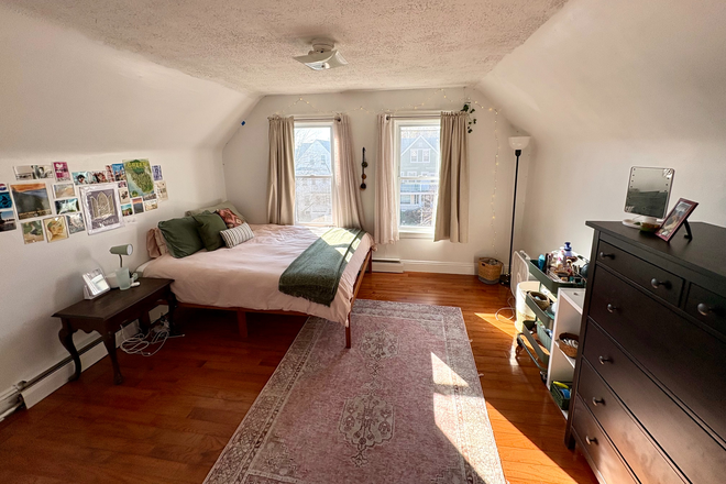 Bedroom - Off-Campus Bedroom: Looking for Spring 2025 Subletter Townhome