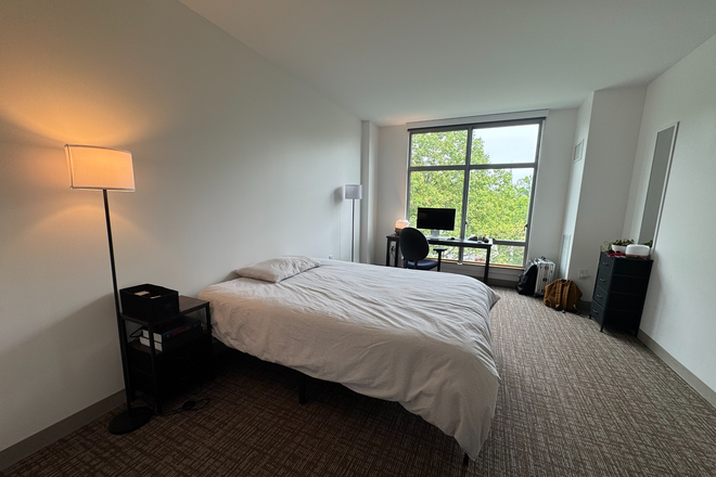 Bedroom - FULLY FURNISHED STUDIO AT 5 COWPERTHWAITE STREET - SUMMER SUBLET Apartments