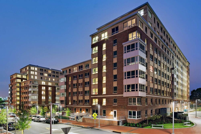 Outside street view - Room for rent -- Walk to Campus, Valentine Commons