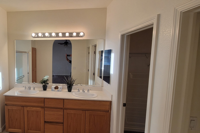 Master bathroom - 4 Bedroom 3 Bath Single Family house with 2 car garage at Bellevue Ranch