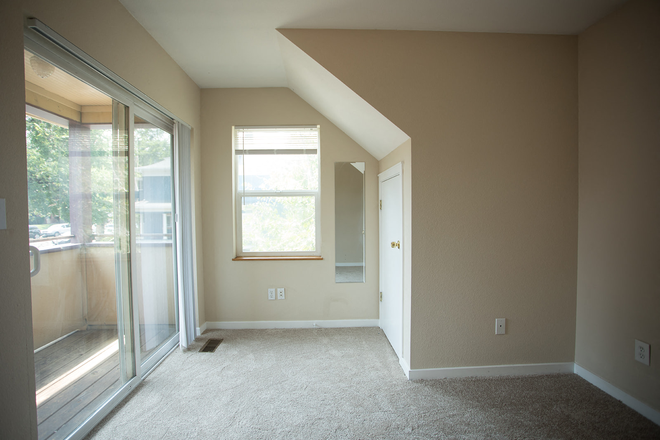 View of the room - House on the Hill