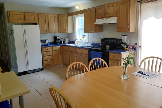 Dinning Room - Spacious furnished bedroom, 5 min drive from Storrs Campus. All utility included. House