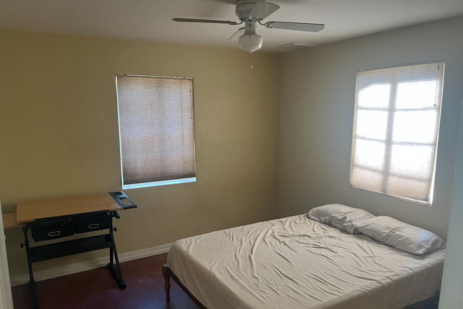 Bedroom (bed can be used or removed) - Room and bathroom in house, Bikeable to campus,
